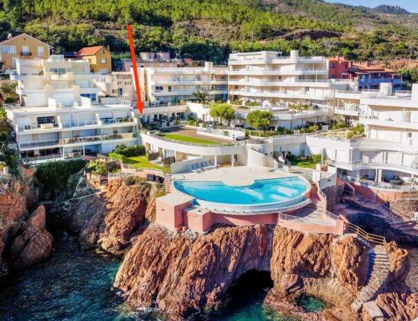 Vue mer depuis la terrasse du jardin de l'appartement CAP NEREE 225 au Trayas