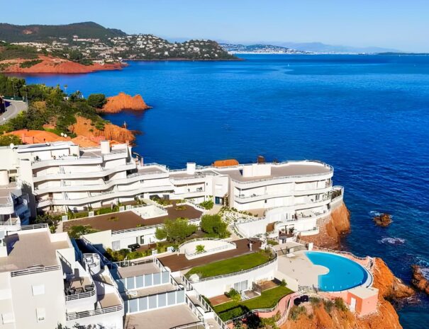 Vue mer depuis la terrasse du jardin de l'appartement CAP NEREE 225 au Trayas
